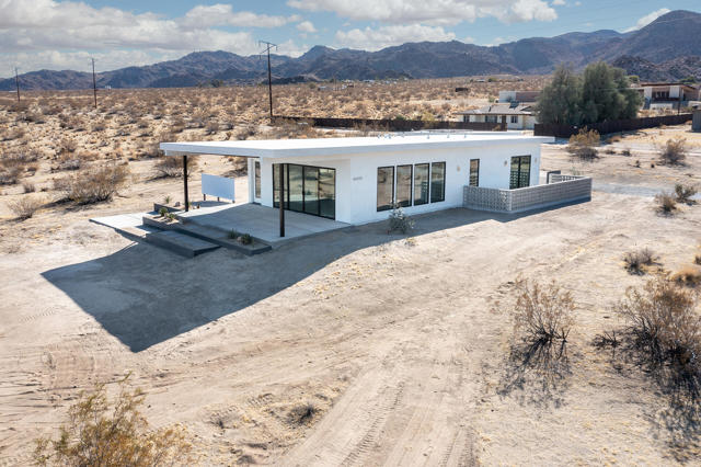 66050 Cottonwood Drive, Joshua Tree CA: https://media.crmls.org/mediaz/96bec953-f347-48fb-8237-b77b146ad233.jpg