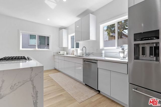 8226 Fountain Avenue, West Hollywood CA: https://media.crmls.org/mediaz/96bf09c9-85e3-490a-806a-45ea6483bb75.jpg