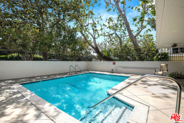511 SAN VICENTE Boulevard, 301 photo 4