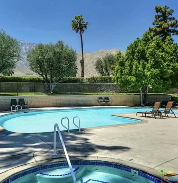 2801 N Los Felices E Circle, Palm Springs CA: https://media.crmls.org/mediaz/96bf58bb-6533-4d9a-871c-25f13ddde46a.jpg