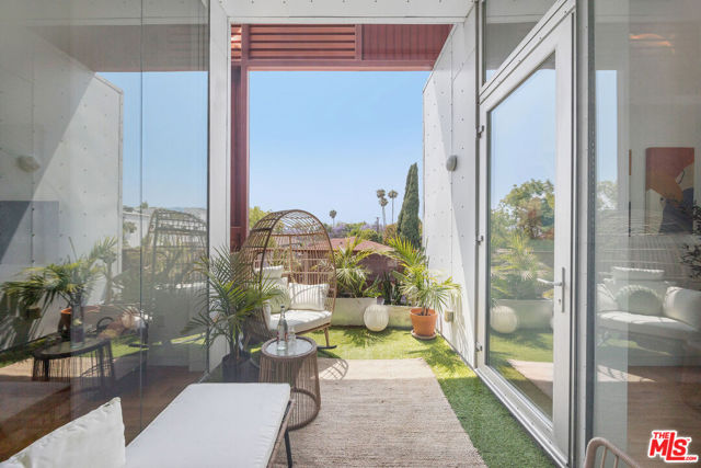 1140 N Formosa Avenue, West Hollywood CA: https://media.crmls.org/mediaz/96bfb9bb-bfc4-4cda-aeba-8254d01fe3c7.jpg