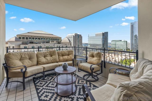 700 W Harbor Dr, San Diego CA: https://media.crmls.org/mediaz/96c044cb-e93a-4ebf-a3d1-3451b4990d15.jpg