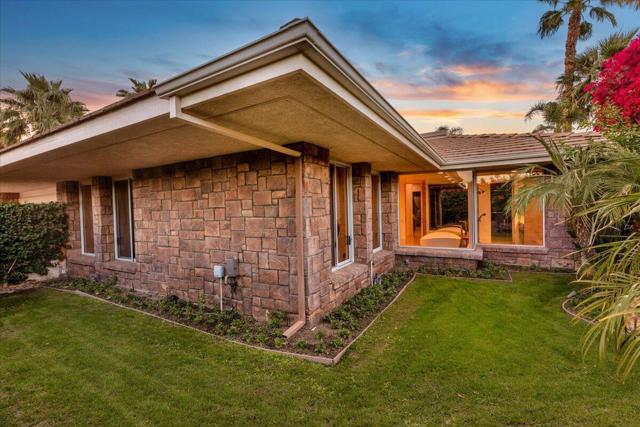 2 Deerfield Court, Rancho Mirage CA: https://media.crmls.org/mediaz/96c07f93-6742-4c09-9335-4c2760bd4812.jpg