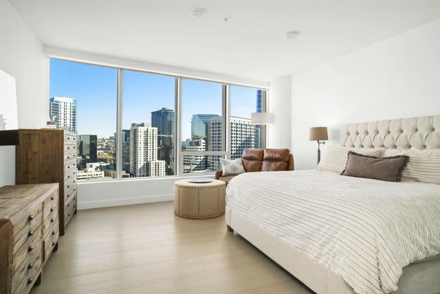 888 W E Street, San Diego CA: https://media.crmls.org/mediaz/96c0fc33-7251-45ce-9933-84e49516e0da.jpg