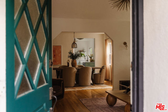 3707 Glenfeliz Boulevard, Los Angeles CA: https://media.crmls.org/mediaz/96c11404-3c1d-42cc-b25e-5fd58c5e1edc.jpg
