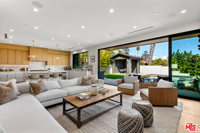 1822 N Vista Street, Los Angeles CA: https://media.crmls.org/mediaz/96c16269-c610-4dbe-aa05-ec84ae977d43.jpg