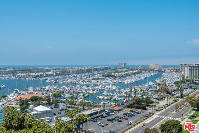13600 MARINA POINTE Drive, Marina del Rey CA: https://media.crmls.org/mediaz/96c1d3e1-276b-470b-ad66-899b043666d5.jpg
