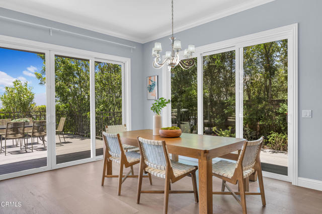 320 Starlane Drive, La Canada Flintridge CA: https://media.crmls.org/mediaz/96c2750d-3f1c-4c4b-a017-ff0ae8dfd4f3.jpg