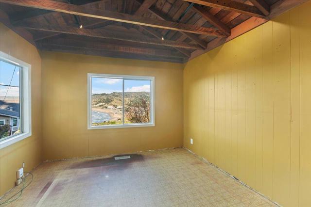 268 Olympian Way, Pacifica CA: https://media.crmls.org/mediaz/96c2c374-a5df-4533-9a0c-d0a02e352b09.jpg