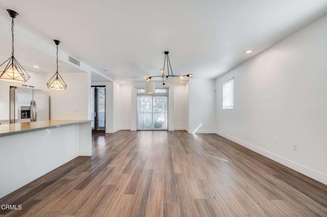 239 S Marengo Avenue, Pasadena CA: https://media.crmls.org/mediaz/96c2ef88-7dcc-4e50-bff3-78c45e246a2b.jpg
