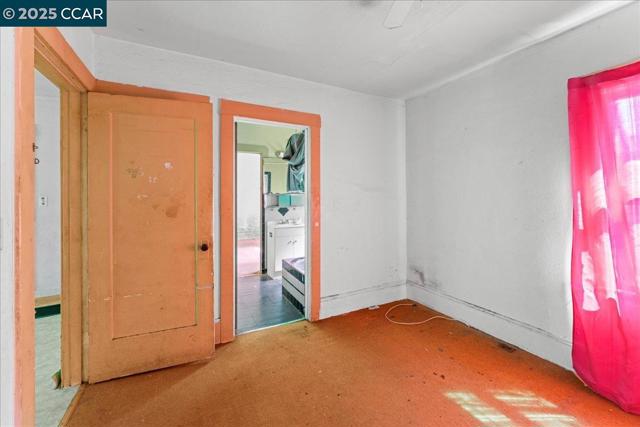 1229 55Th St, Emeryville CA: https://media.crmls.org/mediaz/96c319c9-55d6-4dfb-ba74-7f80e9e918e6.jpg