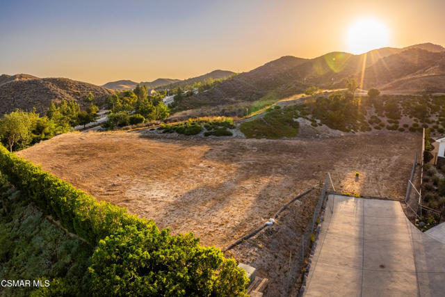 4221 Goldstone Lane, Simi Valley CA: https://media.crmls.org/mediaz/96c33e4d-bbfb-4e83-8d72-533be39902d6.jpg