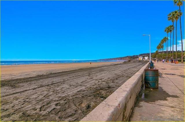 2420 Torrey Pines Rd, La Jolla CA: https://media.crmls.org/mediaz/96c33fbe-e6db-4e1e-bb69-6bb63f147e36.jpg