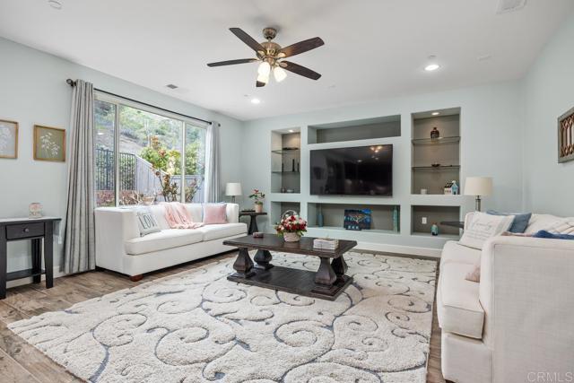 Detail Gallery Image 10 of 58 For 219 Flores Ln, Vista,  CA 92083 - 4 Beds | 2/1 Baths