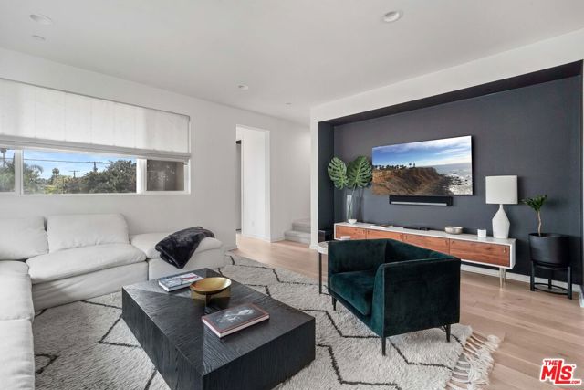 13133 VICTORY Boulevard photo 6