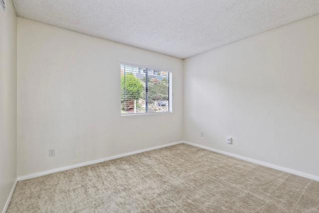 169 Camino Entrada, Chula Vista CA: https://media.crmls.org/mediaz/96c42f95-2c36-43c0-95a2-9989cc1a0185.jpg