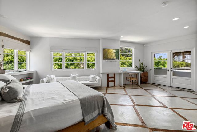 8249 Marmont Lane, Los Angeles CA: https://media.crmls.org/mediaz/96c4ab14-b9f2-43de-acf8-64bb46533dcb.jpg
