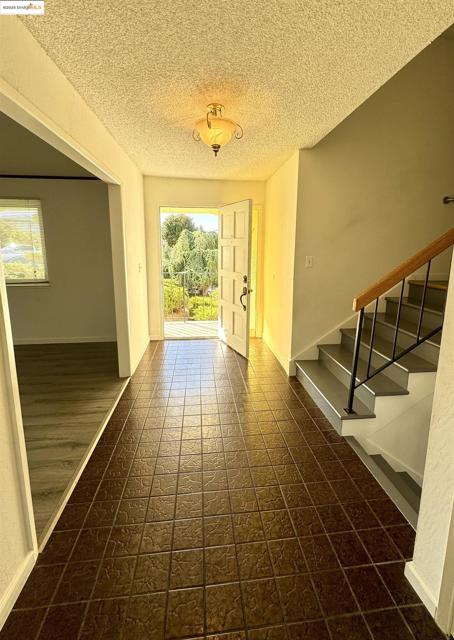 27 Barkley Court, Vallejo CA: https://media.crmls.org/mediaz/96c551b4-87fd-448e-919f-5f88f382cf98.jpg