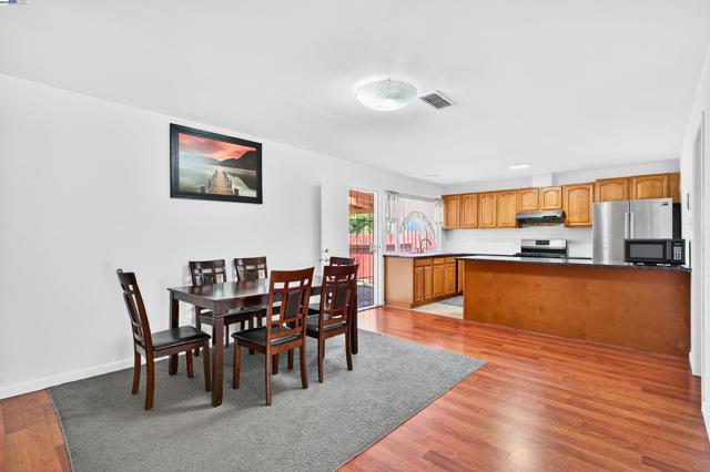 4300 Berk Ave, Richmond CA: https://media.crmls.org/mediaz/96c59b27-6123-45ac-bc5c-5205331b3d95.jpg