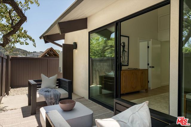 2313 Banyan Drive, Los Angeles CA: https://media.crmls.org/mediaz/96c5a350-5cd7-464f-85d4-6bdd0dbe7590.jpg