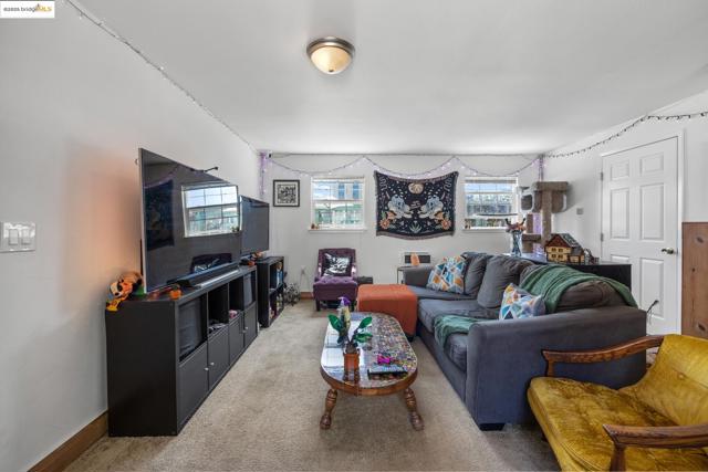 Image 30 of 45 For 271 38th St  