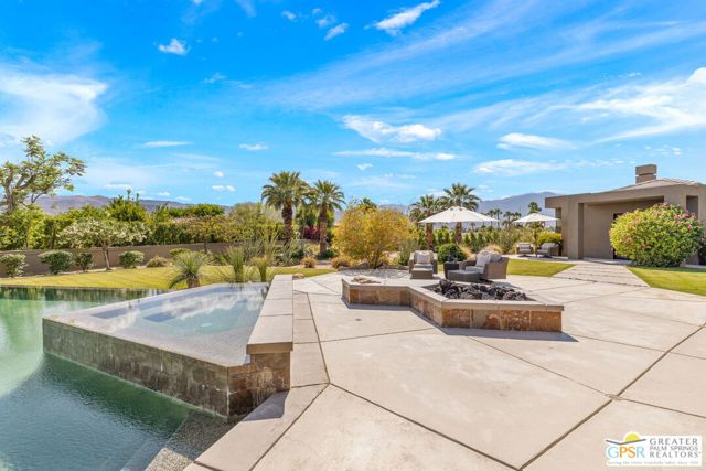 4 Paradise Cove Court, Rancho Mirage CA: https://media.crmls.org/mediaz/96c60967-e3a3-4472-8e06-dbfac396e1b1.jpg
