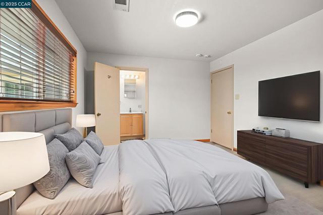 928 Sassel Ave, Concord CA: https://media.crmls.org/mediaz/96c612a0-9bed-4862-b99e-8671b53a037f.jpg