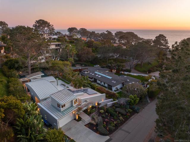 327 Pine Needles Dr, Del Mar CA: https://media.crmls.org/mediaz/96c614ec-eb67-4ad6-b233-ccb72106d460.jpg