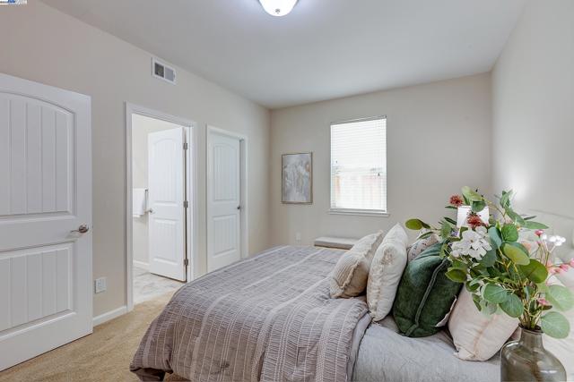 2528 AMANTEA WAY, Dublin CA: https://media.crmls.org/mediaz/96c644bd-6bfd-42b7-8df1-01ee86c2c7df.jpg