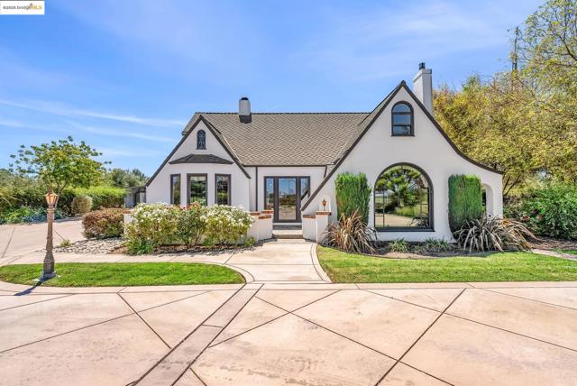 11081 BRENTWOOD BLVD., Brentwood CA: https://media.crmls.org/mediaz/96c700bc-abf7-4eab-895c-78fba1e02b2d.jpg