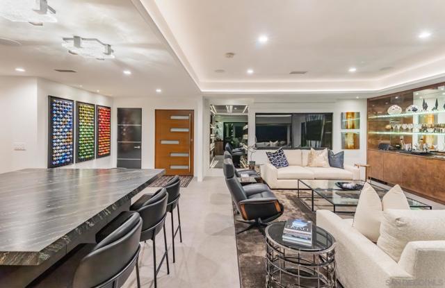 5560 Moonlight Lane, La Jolla CA: https://media.crmls.org/mediaz/96c71184-0b5c-43d4-a460-6c32a43459a9.jpg