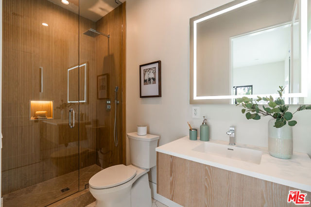 3076 Glenhurst Avenue, Los Angeles CA: https://media.crmls.org/mediaz/96c72802-3441-4190-8373-28ff58aa62fa.jpg