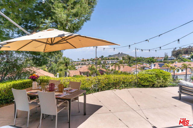 3458 Malaga Court, Calabasas CA: https://media.crmls.org/mediaz/96c7509c-38d5-479a-bc68-05ee984b62c6.jpg