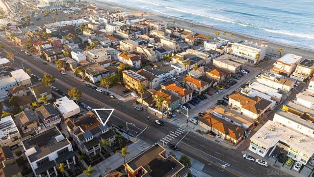 807 Santa Barbara Pl, San Diego CA: https://media.crmls.org/mediaz/96c84aa9-780f-4741-bc12-f2bf9dcd3607.jpg