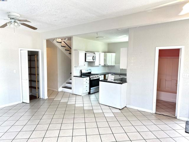 1610 85th Avenue, Oakland CA: https://media.crmls.org/mediaz/96c8943a-720e-4fa3-bd14-579d32f2f3ce.jpg