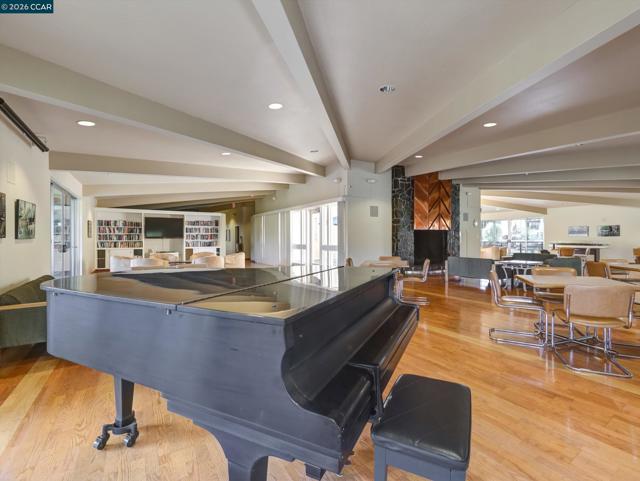 820 N Delaware St, San Mateo CA: https://media.crmls.org/mediaz/96c965a3-bf3b-47bb-a124-6c0861f63168.jpg