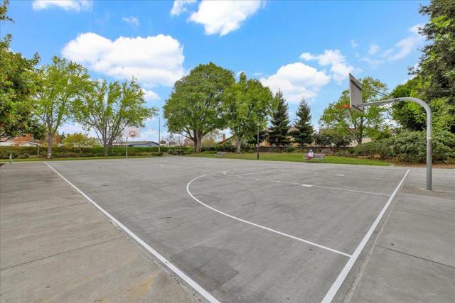 541 Ravenna Way, Hayward CA: https://media.crmls.org/mediaz/96c9fa5e-2867-4de8-ab1d-51084ce337e7.jpg