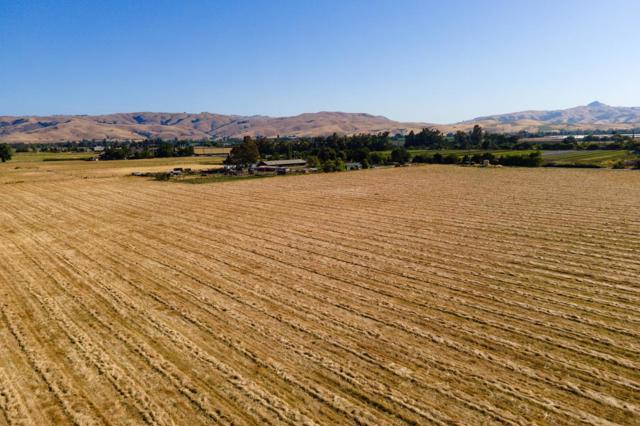 6200 Frye Lane, Hollister CA: https://media.crmls.org/mediaz/96ca126f-1cbe-4b7c-903b-76a4ac42e216.jpg
