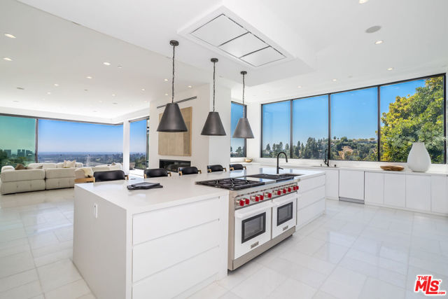 9406 Lloydcrest Drive, Beverly Hills CA: https://media.crmls.org/mediaz/96caef80-d100-4799-aaa3-27531527441a.jpg