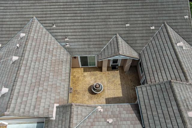 387 MELBOURNE GLN, Escondido CA: https://media.crmls.org/mediaz/96cb3239-6e7e-41df-a559-1adc1f35c405.jpg