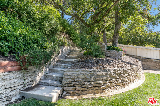 3634 Mandeville Canyon Road, Los Angeles CA: https://media.crmls.org/mediaz/96cbd44b-2df6-4db2-86c9-86d499f7928e.jpg