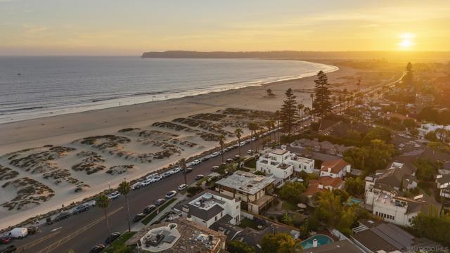 1059 Ocean Blvd, Coronado CA: https://media.crmls.org/mediaz/96cbd905-6281-41bf-af20-c9e1ad46f2fa.jpg