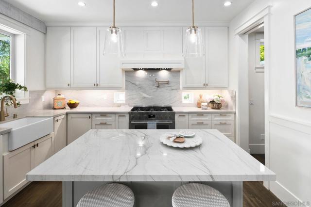 552 G Avenue, Coronado CA: https://media.crmls.org/mediaz/96cc0aaa-26d9-43ee-8125-224e5ad9fcec.jpg