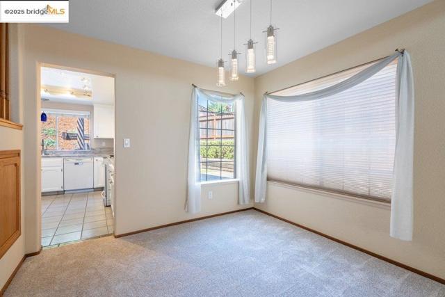 1003 Linda Vista Way, Rio Vista CA: https://media.crmls.org/mediaz/96cc11c0-8600-4bca-8d2b-c30392c380d7.jpg