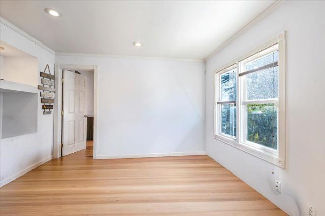 9401 Castlewood Street, Oakland CA: https://media.crmls.org/mediaz/96cc85ce-4e92-4654-82f8-62a2550a0458.jpg