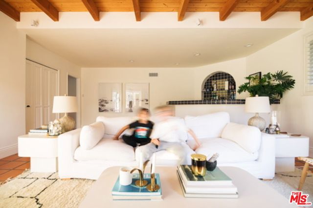 2880 Searidge Street, Malibu CA: https://media.crmls.org/mediaz/96cc96d4-de20-4e38-b03f-ab1747c7e37a.jpg