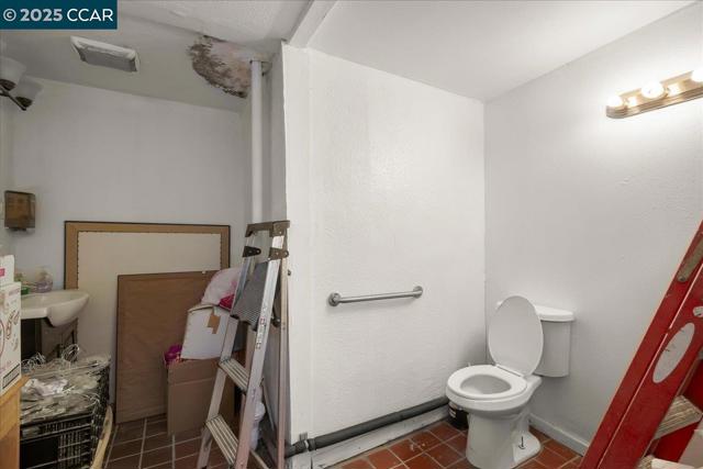 4955 Appian Way, El Sobrante CA: https://media.crmls.org/mediaz/96cd7d56-3bcc-4a30-88f4-cc2fbfa10c4b.jpg