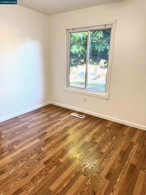 2139 Chestnut Dr, Pittsburg CA: https://media.crmls.org/mediaz/96cd98cf-648f-40fb-a2a9-e7509a9b5bb8.jpg