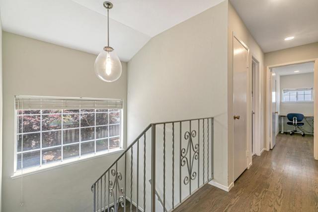 2739 Saint Giles Lane, Mountain View CA: https://media.crmls.org/mediaz/96ce7931-6da4-44d6-9147-fc1b15069fb8.jpg