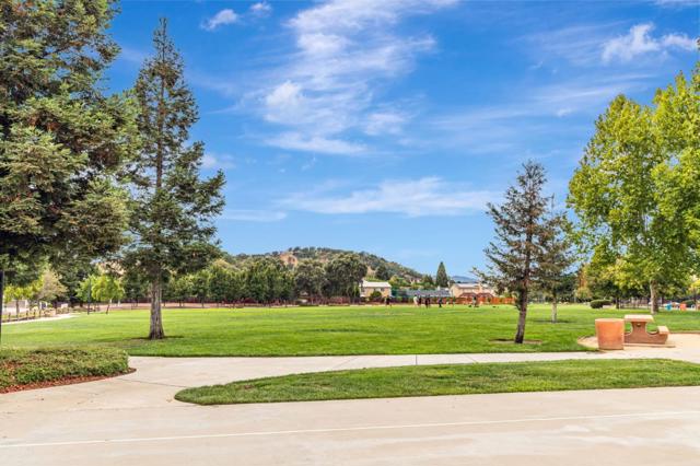 9632 Cherrywood Court, Gilroy CA: https://media.crmls.org/mediaz/96ce7d5a-bf36-4126-8b8e-7e460638d26b.jpg